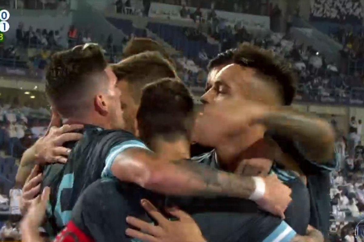 Brasil decepciona e perde para Argentina 