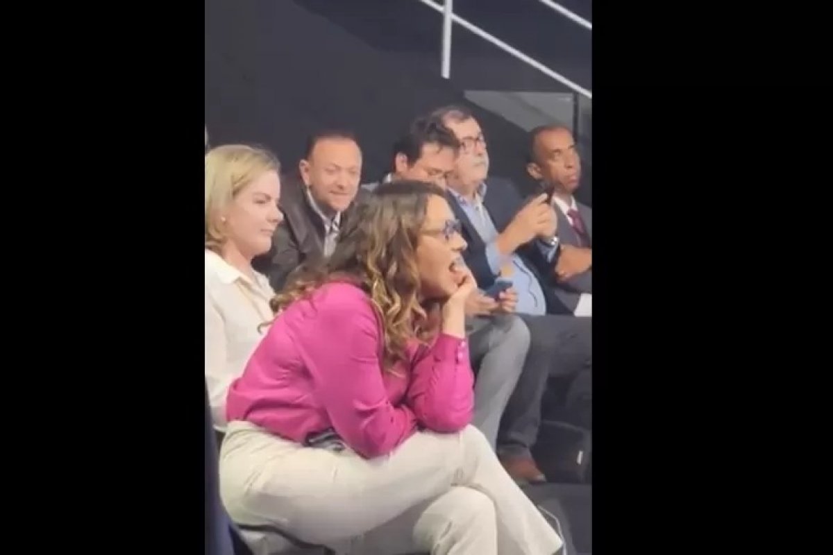 Vídeo: Janja rebate críticas por imitar bocejo em debate: 'papinho de Venezuela e Nicarágua é de dar sono mesmo'