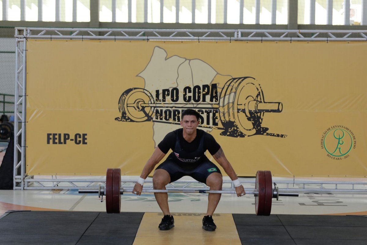 Sem patrocínio, baiano campeão brasileiro de levantamento de peso relata falta de incentivo para o esporte