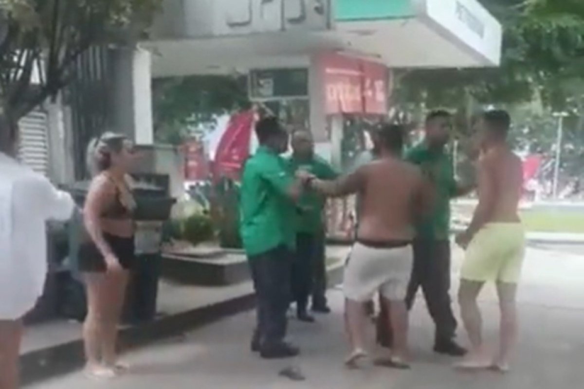 Homem é demitido após filmar mulher em banheiro de posto no Rio 