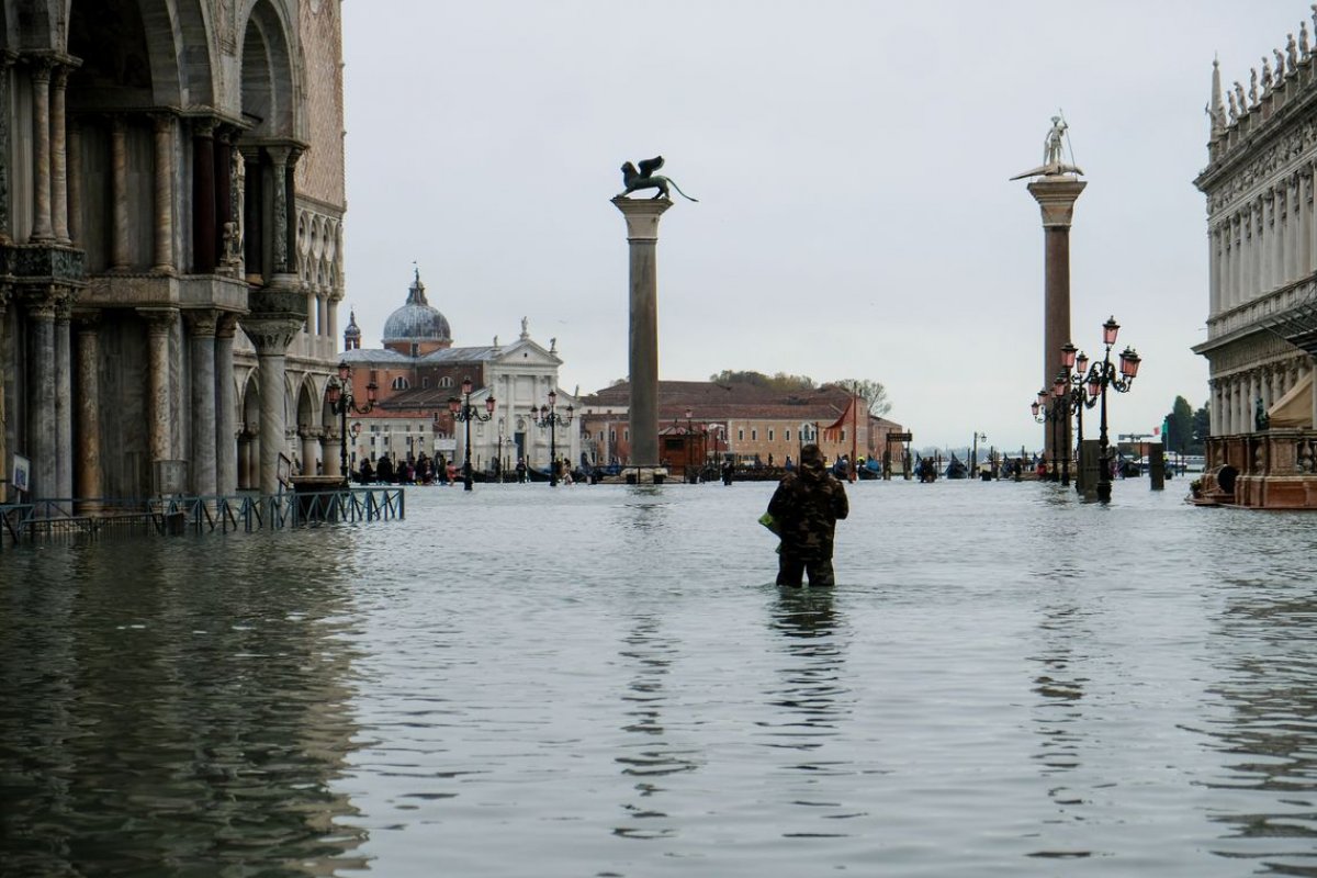 Veneza enfrenta mais um dia enchetes 
