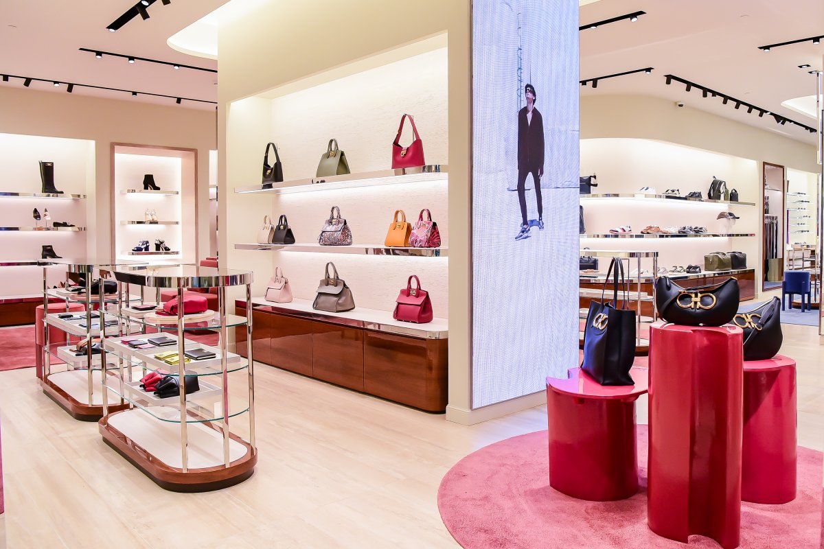 Nada de crise! Ferragamo reinaugura sua loja no Iguatemi São Paulo, com dobro do espaço! 