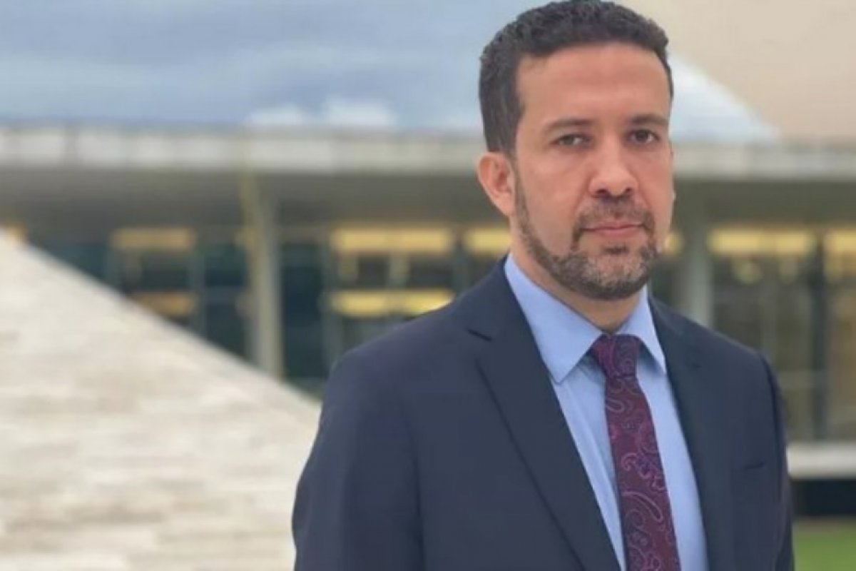 TSE estipula três dias para Janones se manifestar sobre fake news contra Bolsonaro