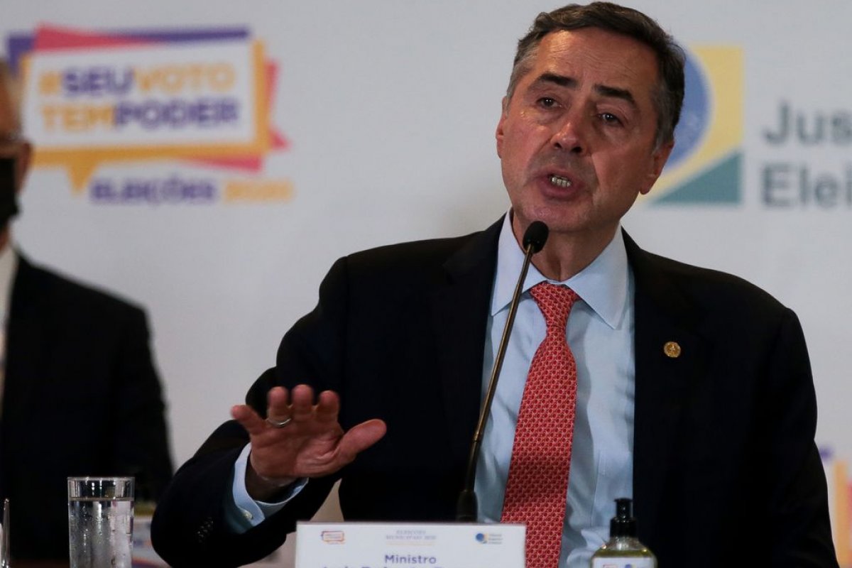 Parlamentares e advogados pedem a Barroso que transporte público seja gratuito nas eleições