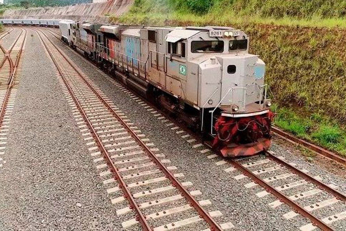 Quase 40% das indústrias trocariam rodovias por outro modal
