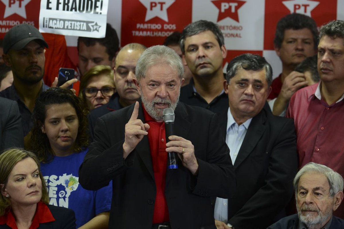 Lula não irá ao debate promovido pela Veja em parceria com outros veículos
