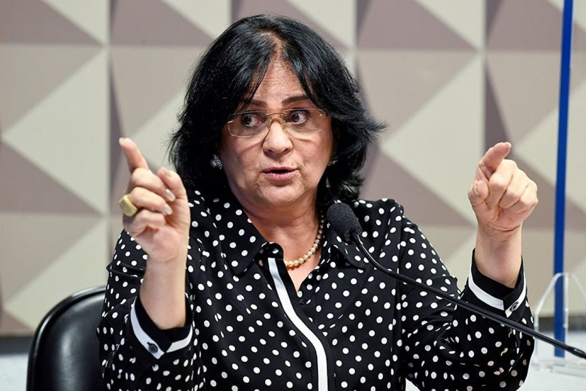 Senado convida Damares a esclarecer denúncias de exploração sexual 