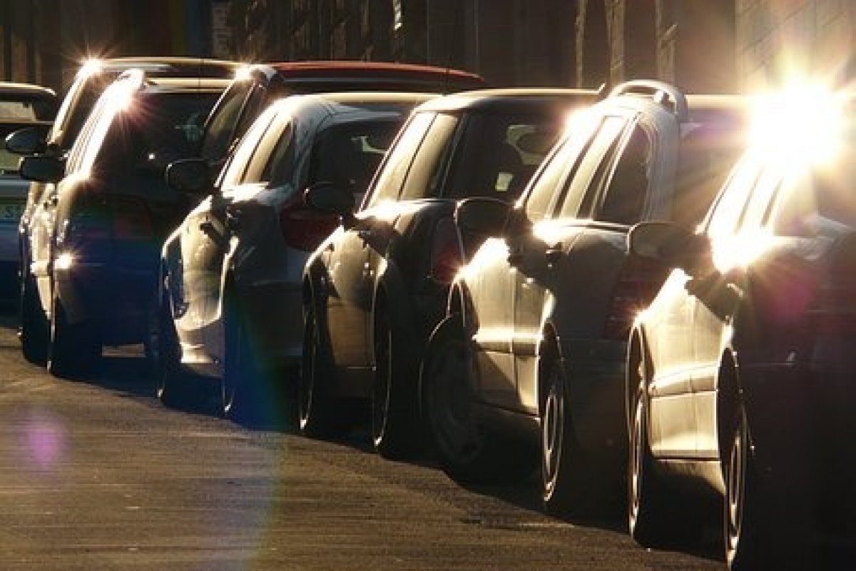 CCJ aprova proibição de remoção de veículo estacionado de forma irregular