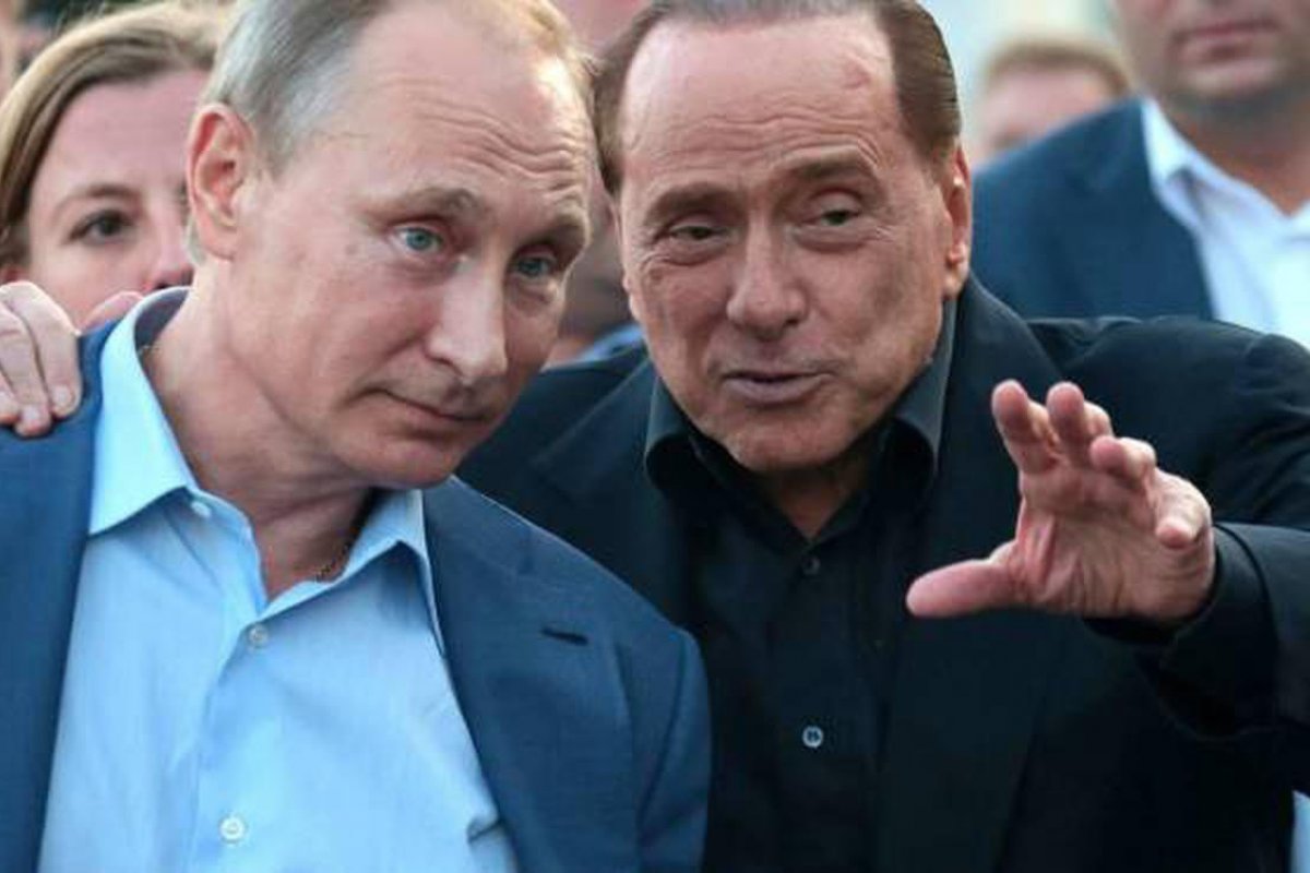 Putin envia 20 garrafas de vodka para Berlusconi, e UE afirma que foi ilegal