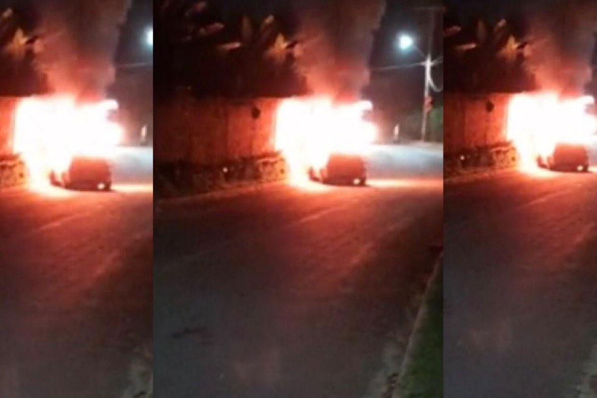 Corpo de homem é encontrado carbonizado dentro de veículo em Lauro de Freitas