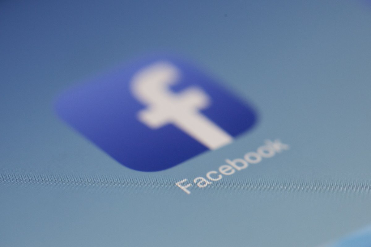 Facebook desrespeita acordo com TSE e permite conteúdo eleitoral classificado como falso