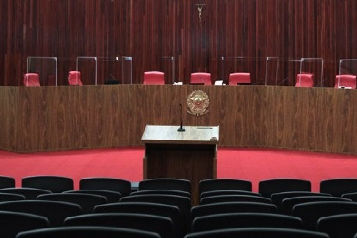 TSE decide neste sábado sobre 164 inserções de direito de resposta de Lula 
