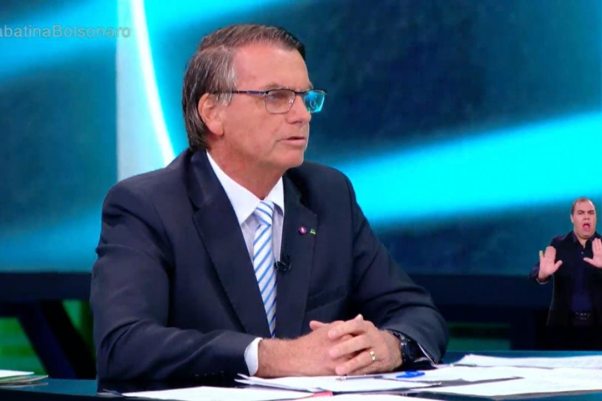 “Paulo Guedes continua [num novo governo] assim como todos os ministros”, afirma Bolsonaro no SBT