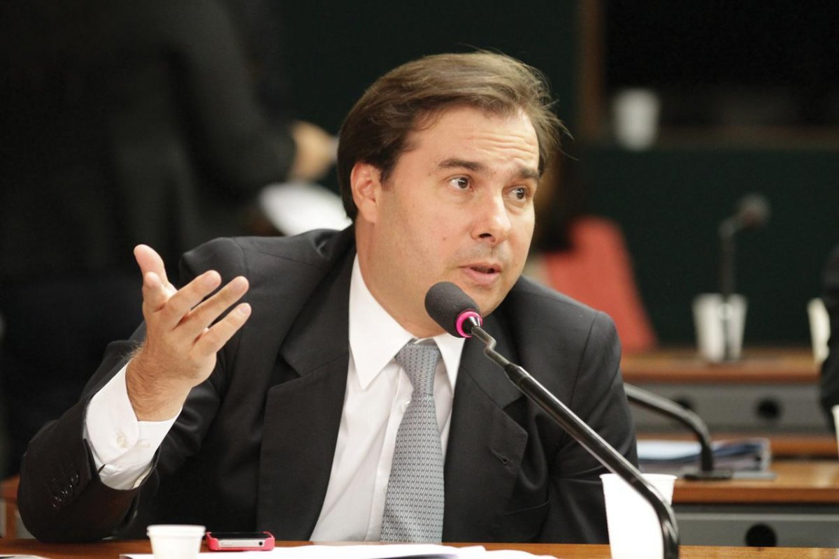 Maia revela que reforma tributária pode sair em março