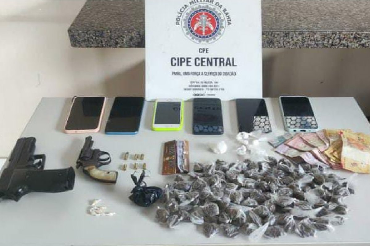 Polícia Militar apreende arma e drogas em Itagibá (BA)