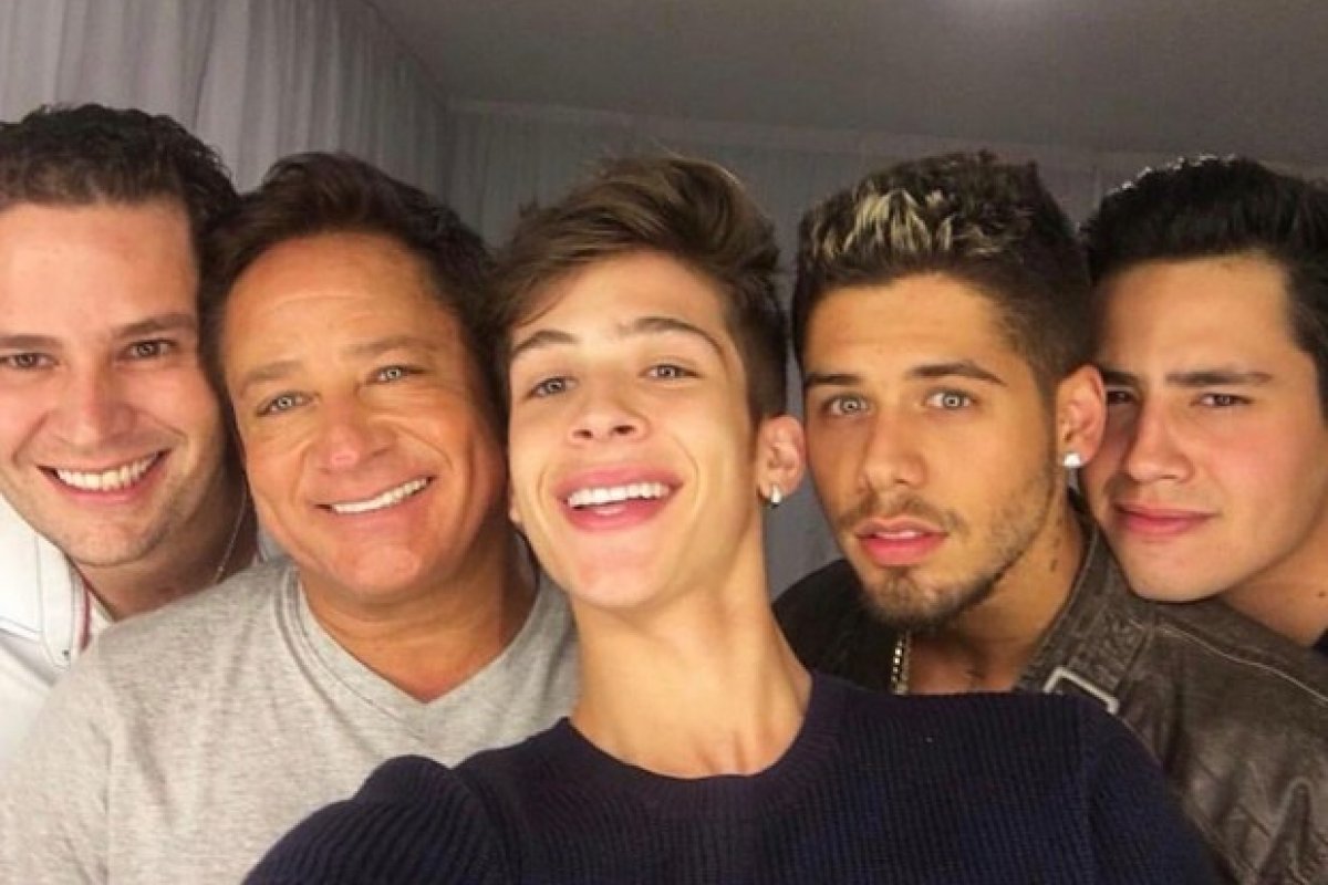 Leonardo reúne os filhos em foto e dispara: "Creche do papai"