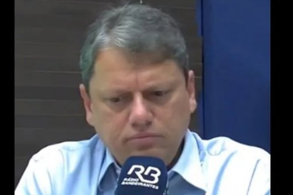 "Está passando por dificuldades do ponto de vista médico", diz Tarcísio de Freitas sobre Jefferson 