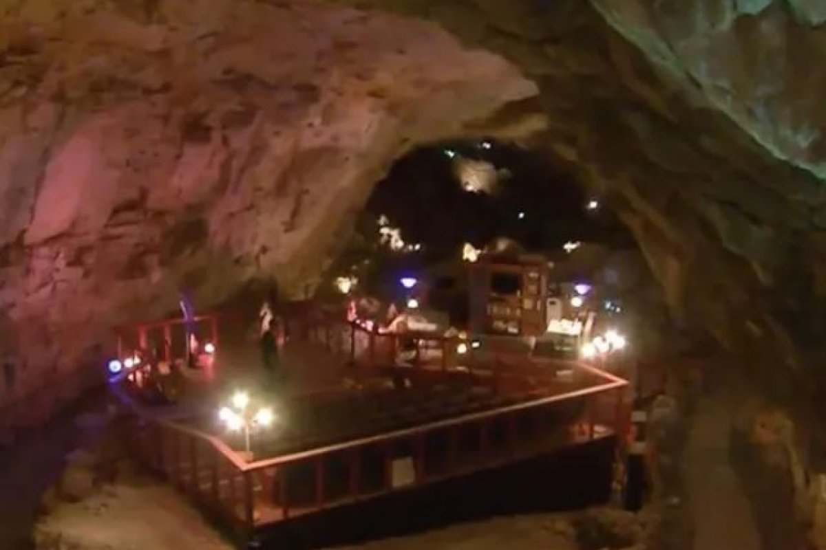 Após quebra de elevador, turistas ficam presos em caverna de 60 metros de profundidade no Grand Canyon