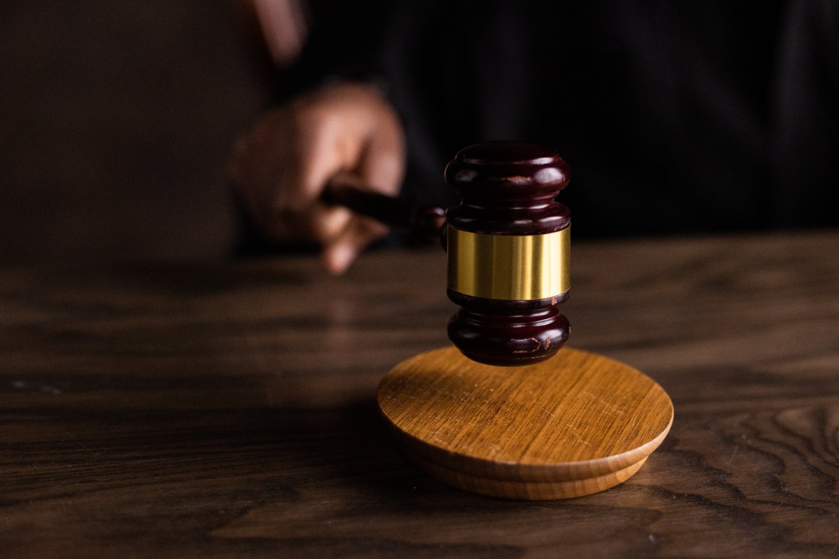 Homem é condenado a mais de 30 anos por feminicídio em Feira de Santana (BA)