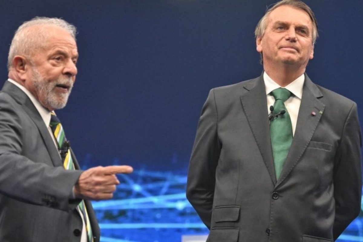 Bolsonaro ganha direito de resposta e usa tempo de Lula em último dia de programa 