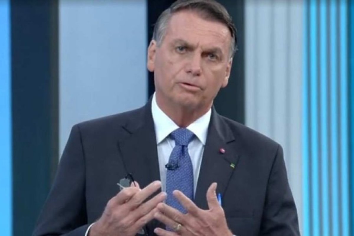 Bolsonaro diz que salário mínimo será de R$ 1.400 em 2023