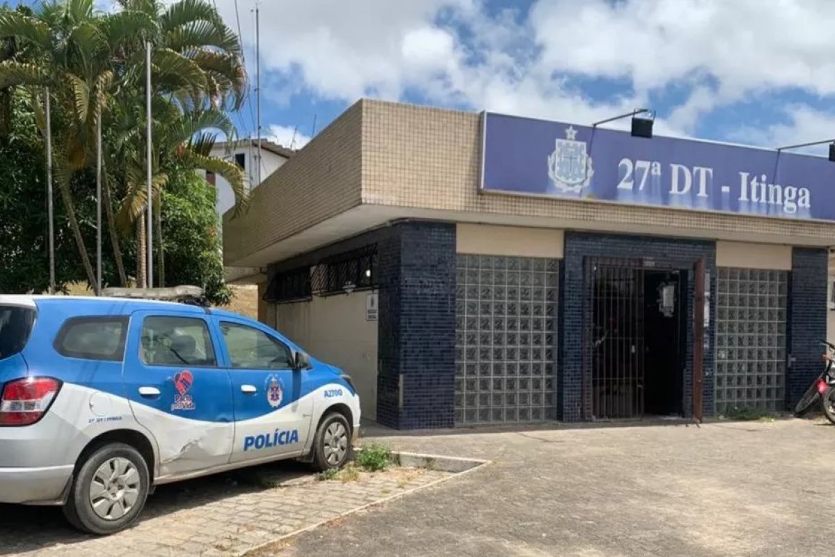 Homem de 50 anos é morto dentro de carro em Lauro de Freitas