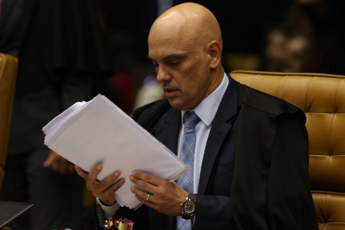Moraes determina exclusão de fake news contra Lula 