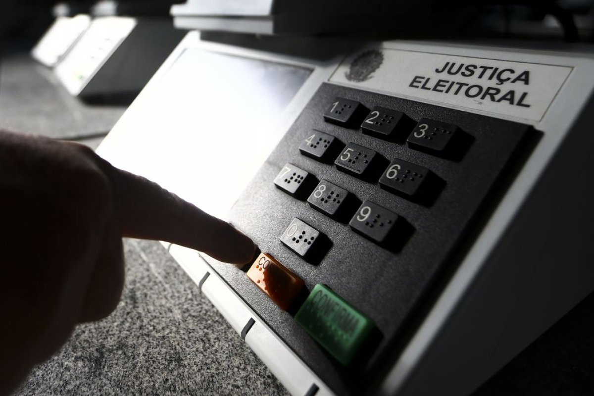 TSE esclarece sobre votos brancos e nulos no processo de apuração dos votos 