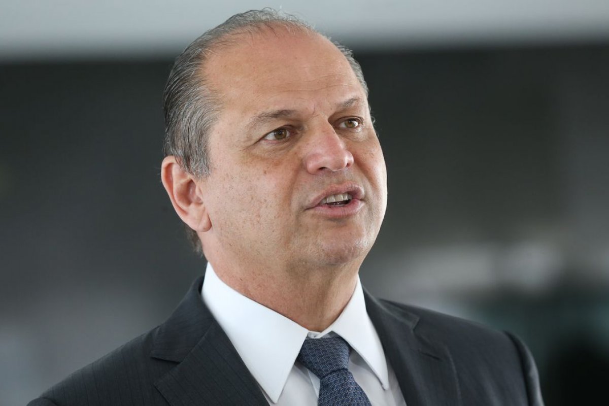 TSE e pesquisas eleitorais favoreceram a vitória de Lula, diz líder do governo 