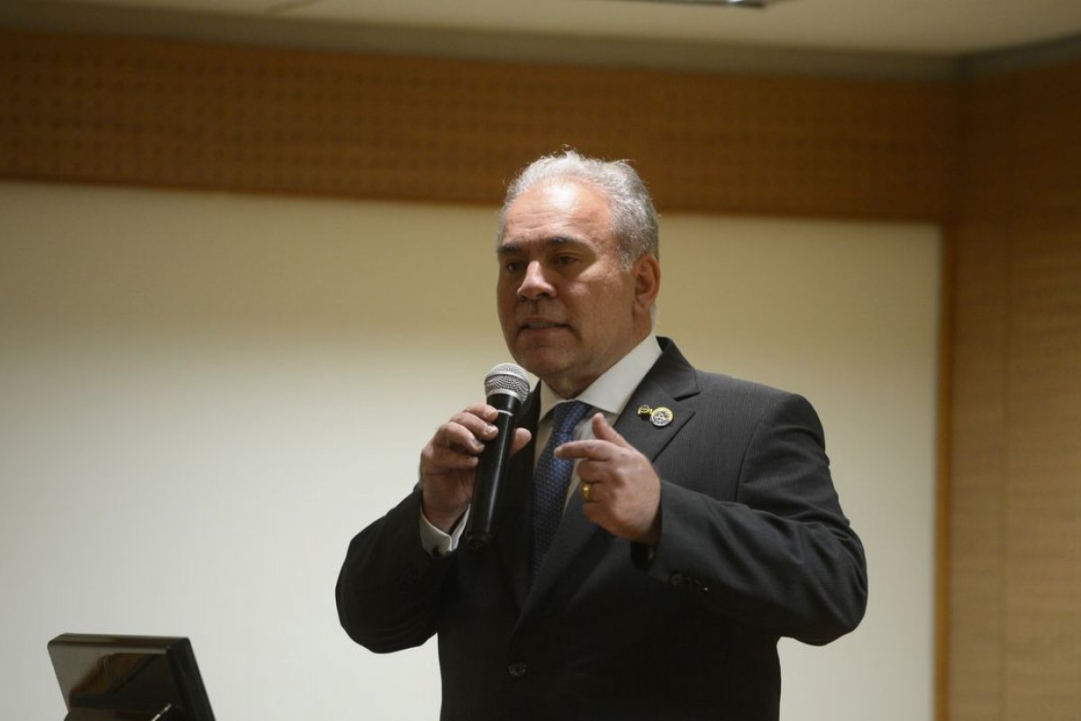 Queiroga diz que pasta não é responsável pelas vias, ao ser questionado sobre o impacto das ações na Saúde 