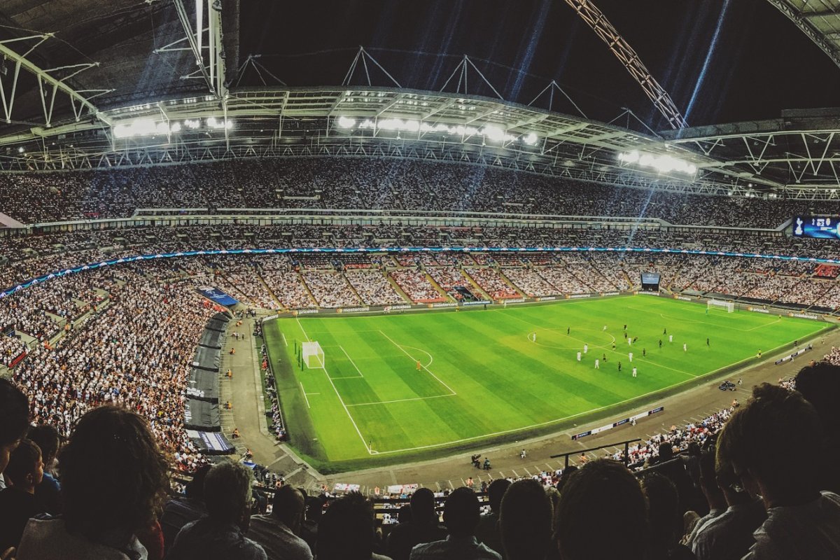 Uso de gás lacrimogêneo pode ter causado mortes em estádio na Indonésia