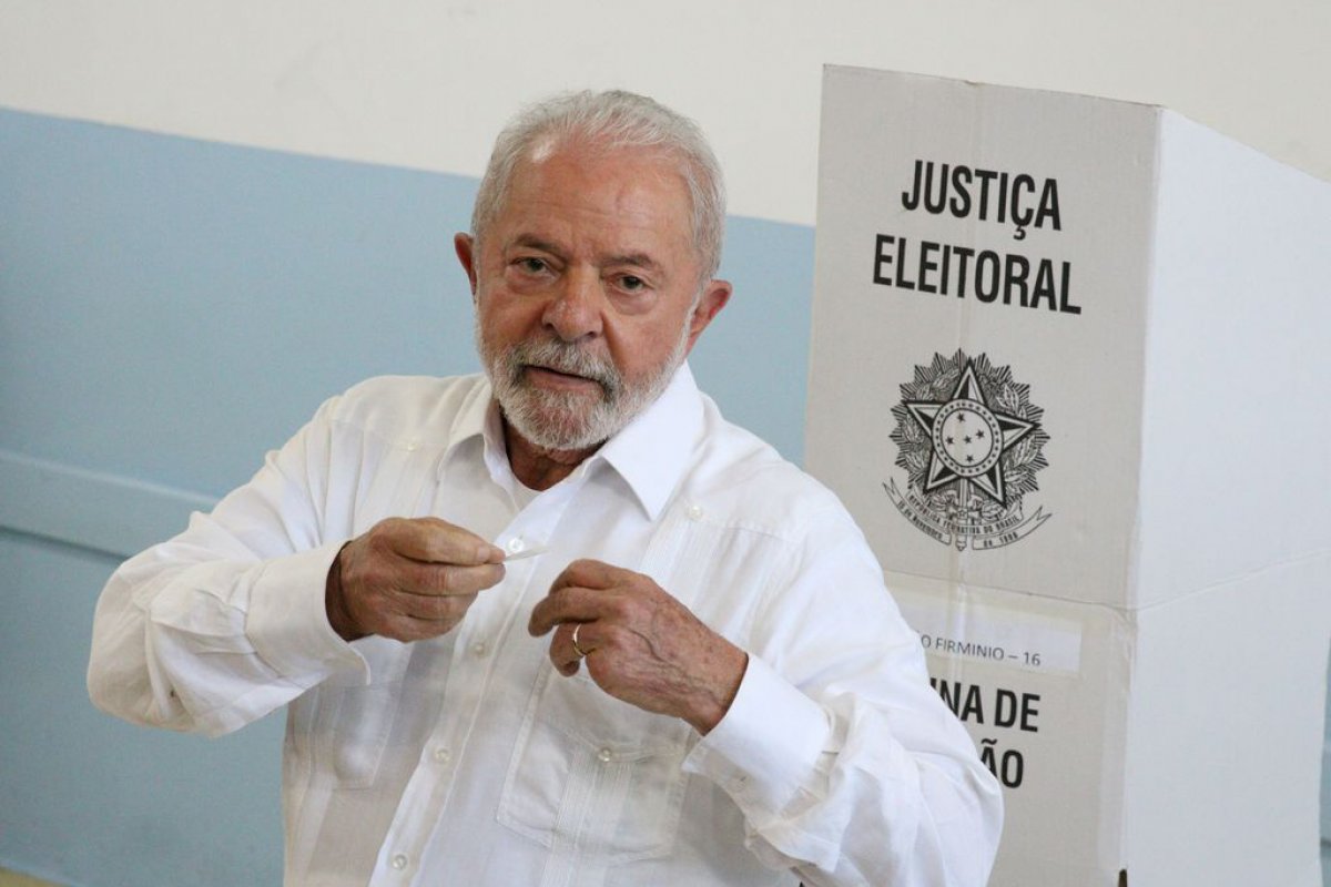 Lula quer “licença” para gastar R$200 bilhões em 2023 e manter auxílio de R$600