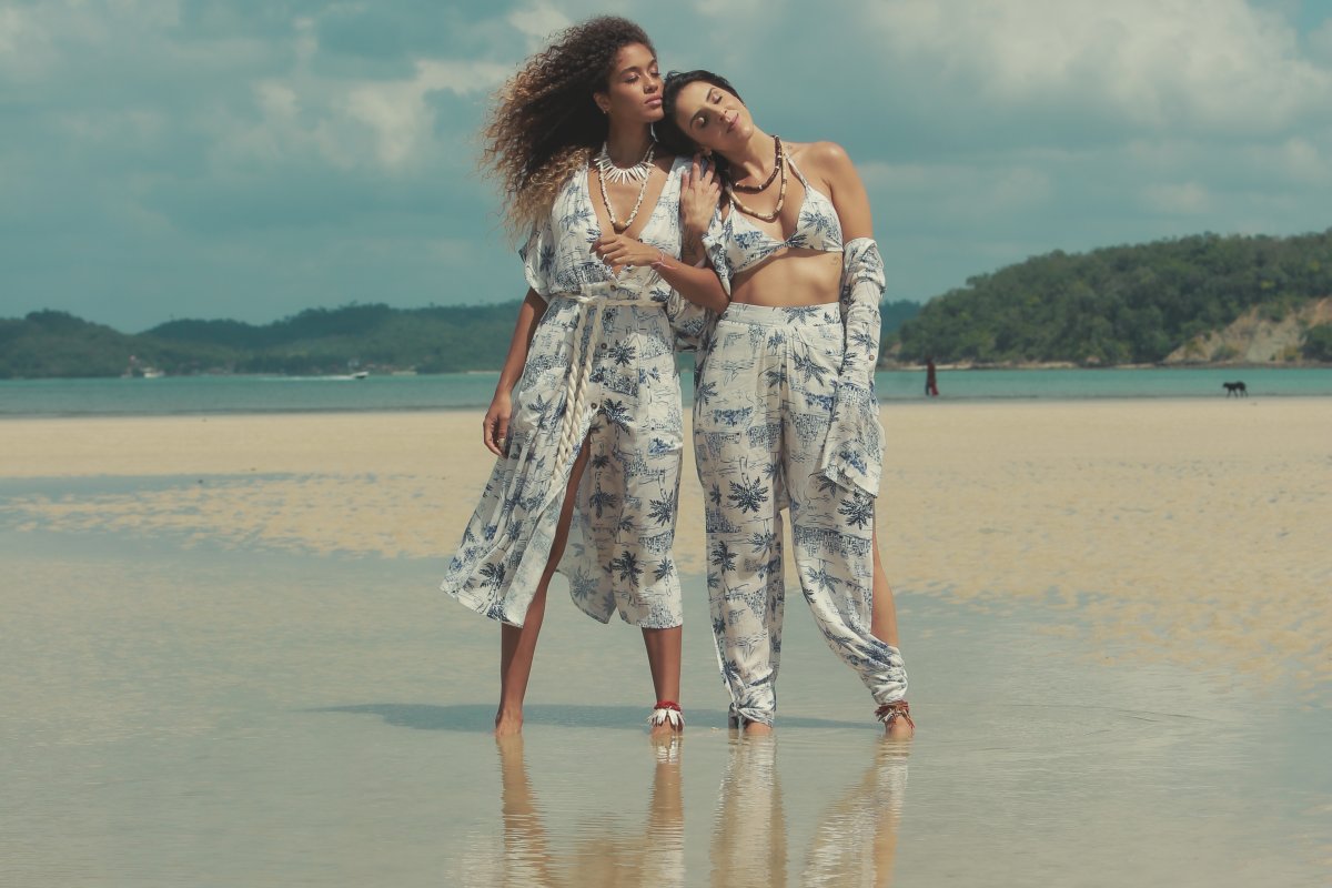 Carola Hoisel inaugura pop-up na Pituba e lança  collab em parceria  com Livia Cady