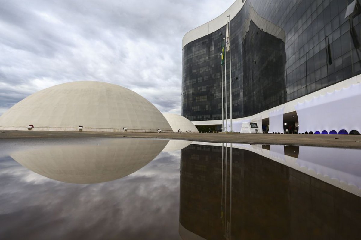 Depois de live com denúncias sobre fraudes, página 'dados abertos' do TSE sai do ar