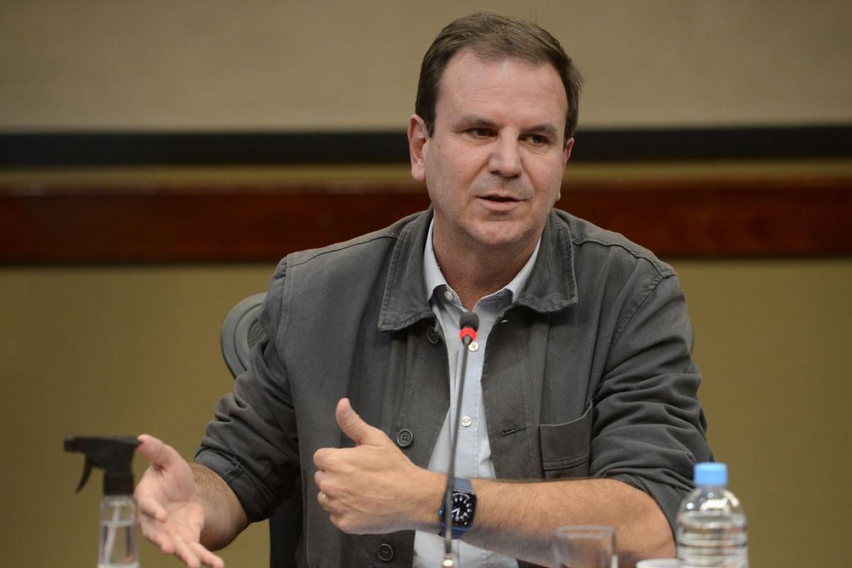 Eduardo Paes reduzirá expediente de funcionários públicos nos jogos do Brasil na Copa
