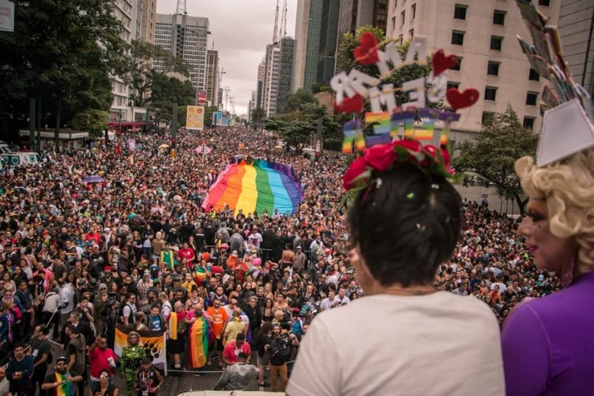 Levantamento aponta que 12% brasileiros entrevistados se definem como LGBT+