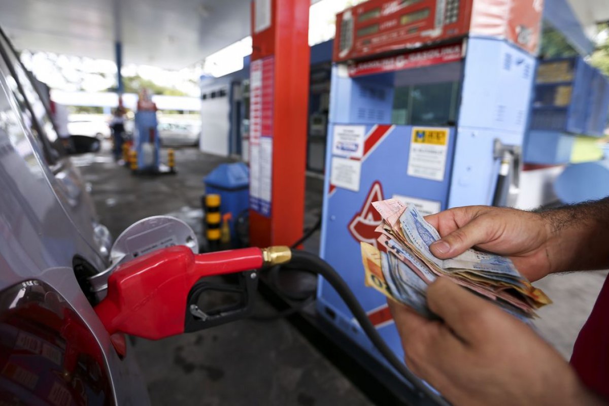 Preço do litro da gasolina registra alta nos postos pela 4ª semana seguida