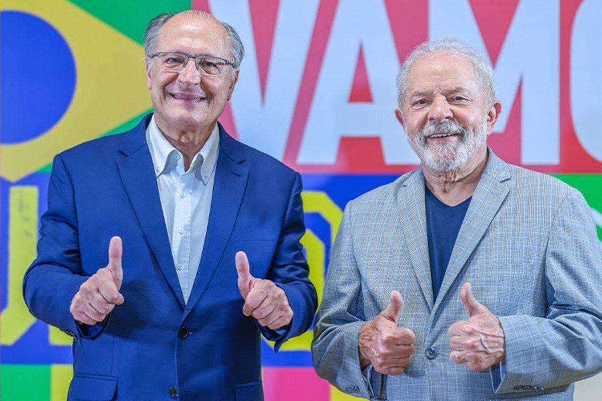 Equipe de Lula adia entrega da PEC da Transição e tenta negociar com Congresso