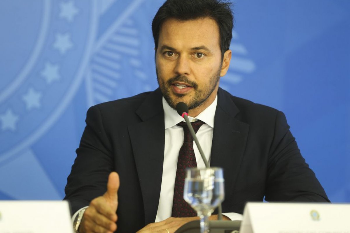 Fabio Faria afirma que Bolsonaro está "vivendo um momento de reflexão"