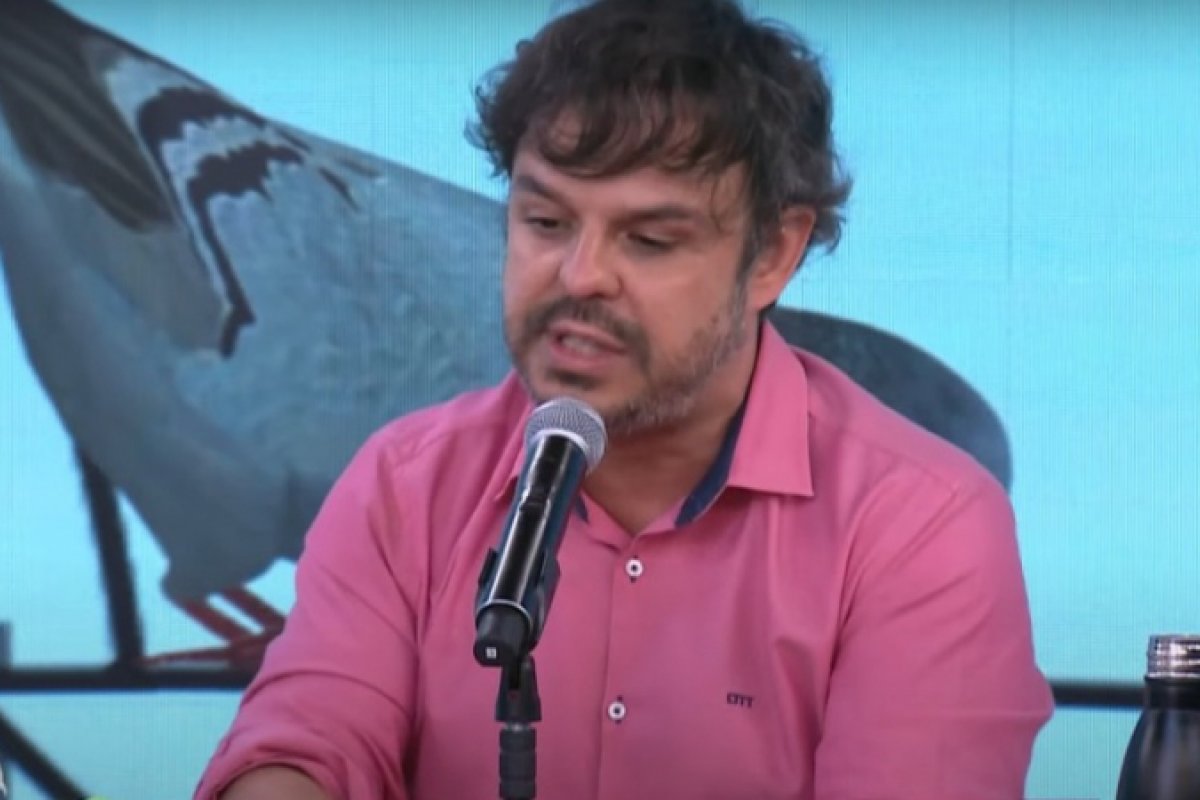 Perfil de Adrilles Jorge é suspenso no Twitter após determinação do TSE