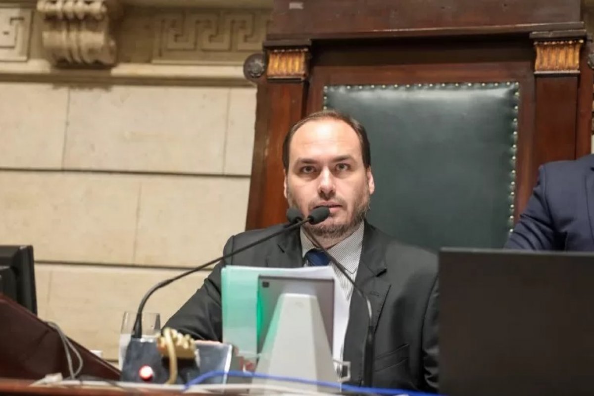 PGR pede arquivamento de ação de Carlos Bolsonaro contra Renan e Aziz