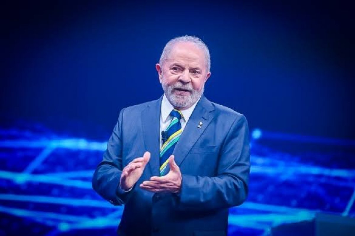 Lula diz que começará a montar os ministérios após viagem ao Egito