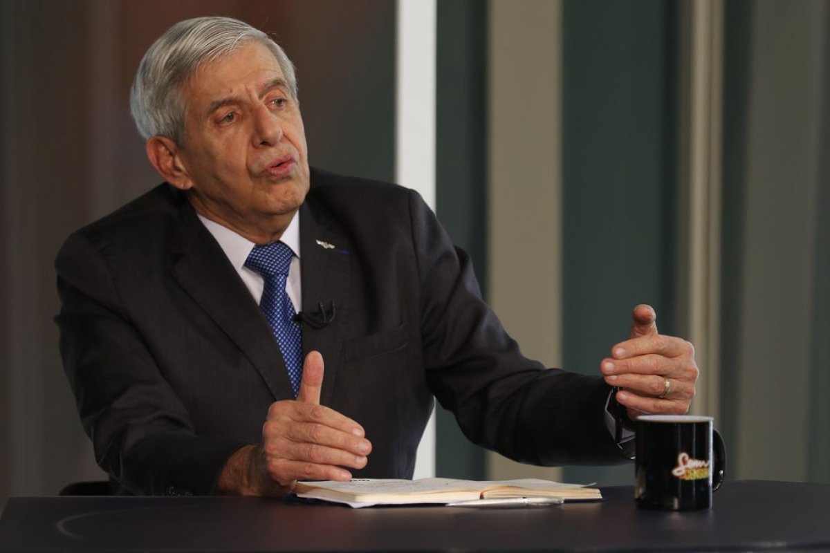 Câmara convida Augusto Heleno para esclarecer sobre interferências na PF