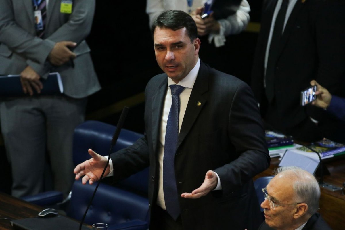 PGR pede que plenário do STF derrube liminar de Toffoli sobre paralisação do caso Queiroz