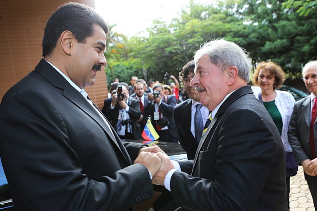 Brasil vai retomar diálogo direto com Nicolás Maduro, diz coluna