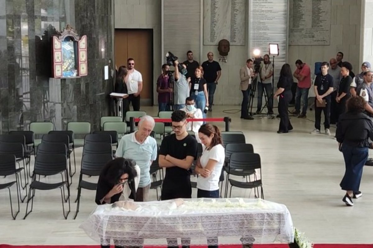 Vídeo: corpo de Gal Costa é velado na Assembleia Legislativa de SP 