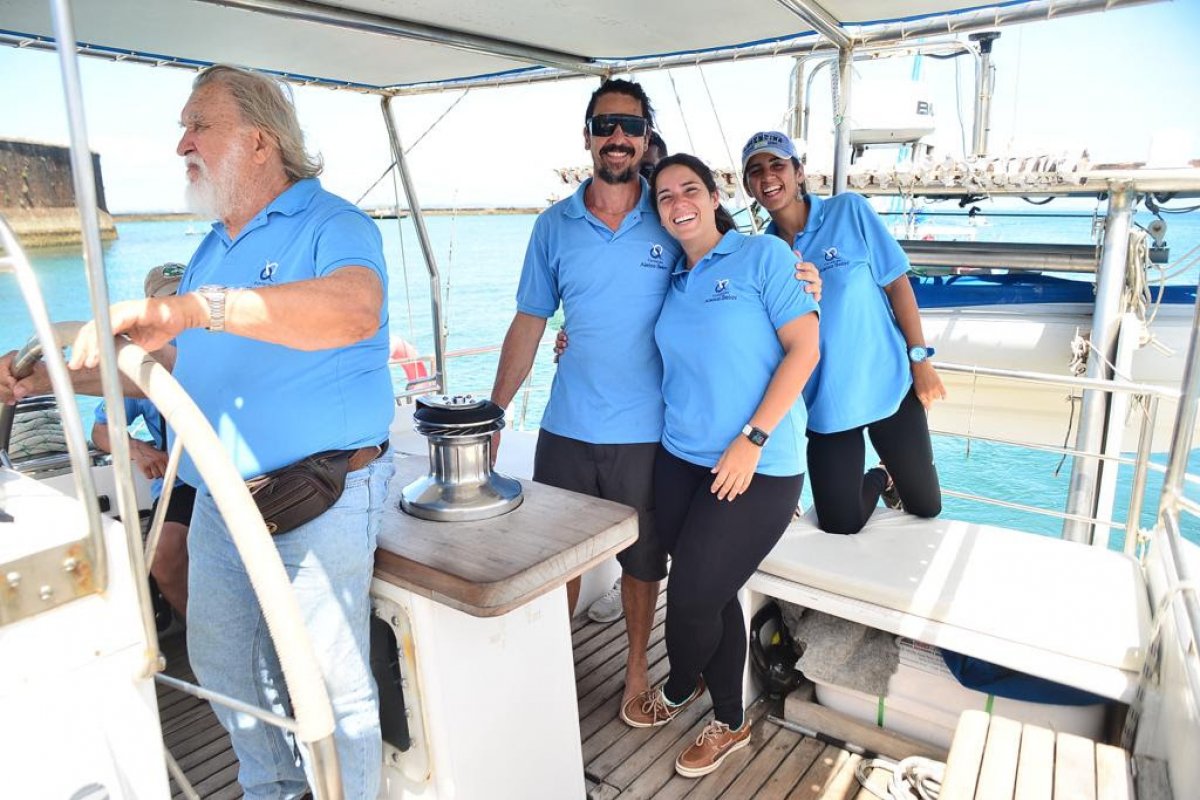 Belov e tripulação desembarcam em Salvador após expedição pelo Ártico