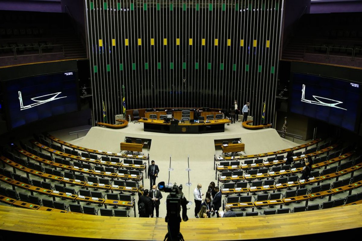 Gasto médio para um deputado federal se eleger fica 40% maior neste ano, aponta TSE