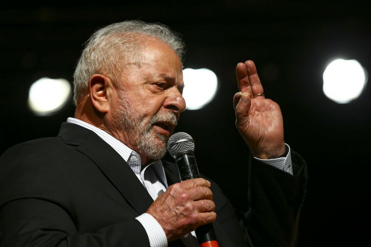 Lula viaja ao Egito no jatinho de um dos delatores da Lava-Jato