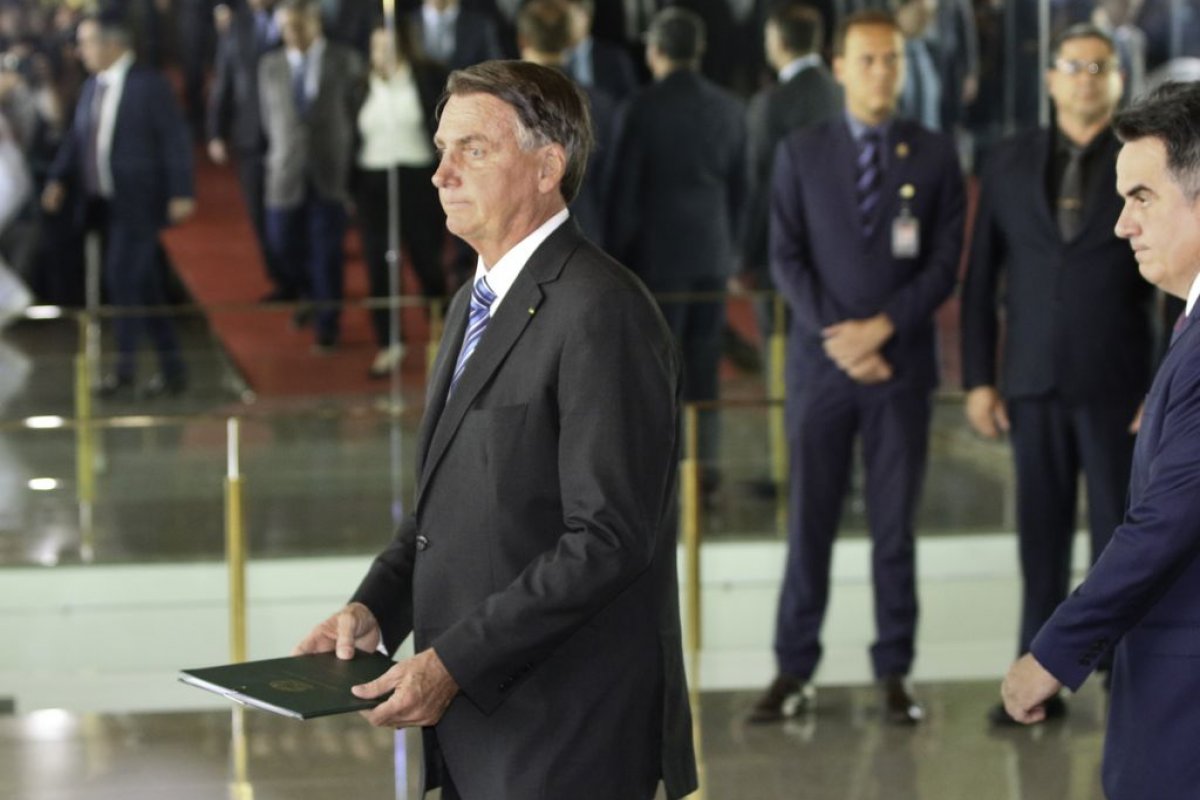 Bolsonaro reaparece no Twitter com postagem de seus perfis em outras redes sociais